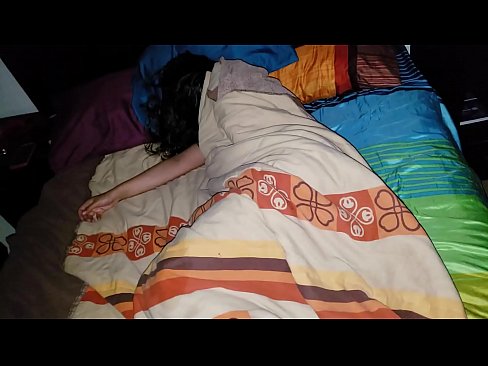 ❤️ Stepson dema ku di xew de ye, xatirê dayika xwe ya ciwan dike. ☑ Sex li ku.prendiporno.ru ☑